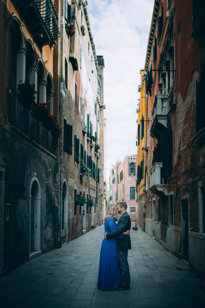 engagement photographer in Venice