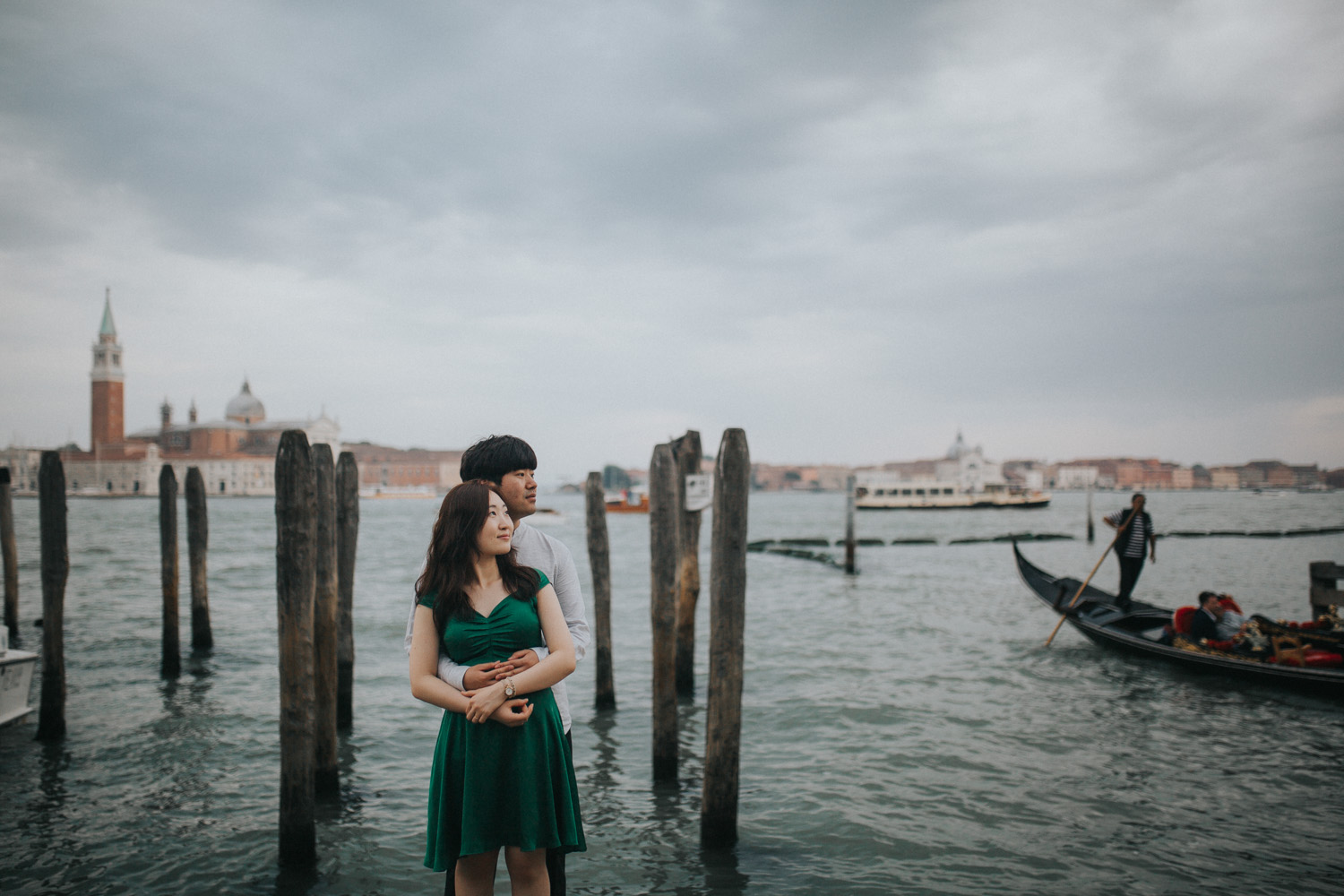 honeymoon in Venice photographer gondola