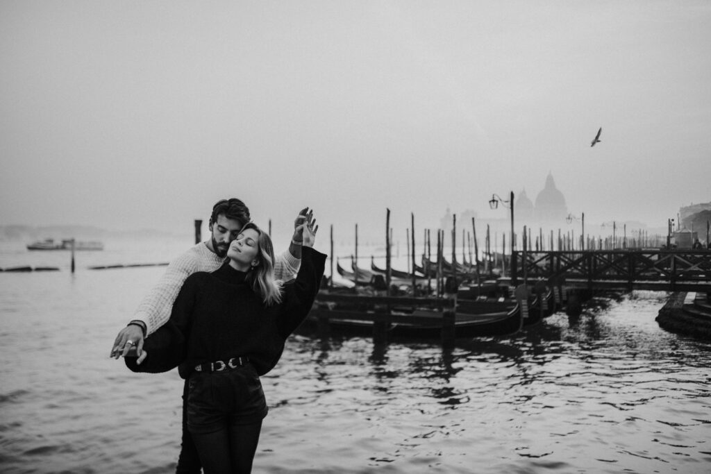 Romantic photoshoot in Venice Italy 